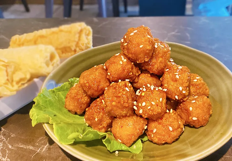 內湖火鍋推薦│柳記螺螄粉火鍋，訂位即送海鮮，當月壽星滿額霸氣贈送海鮮塔