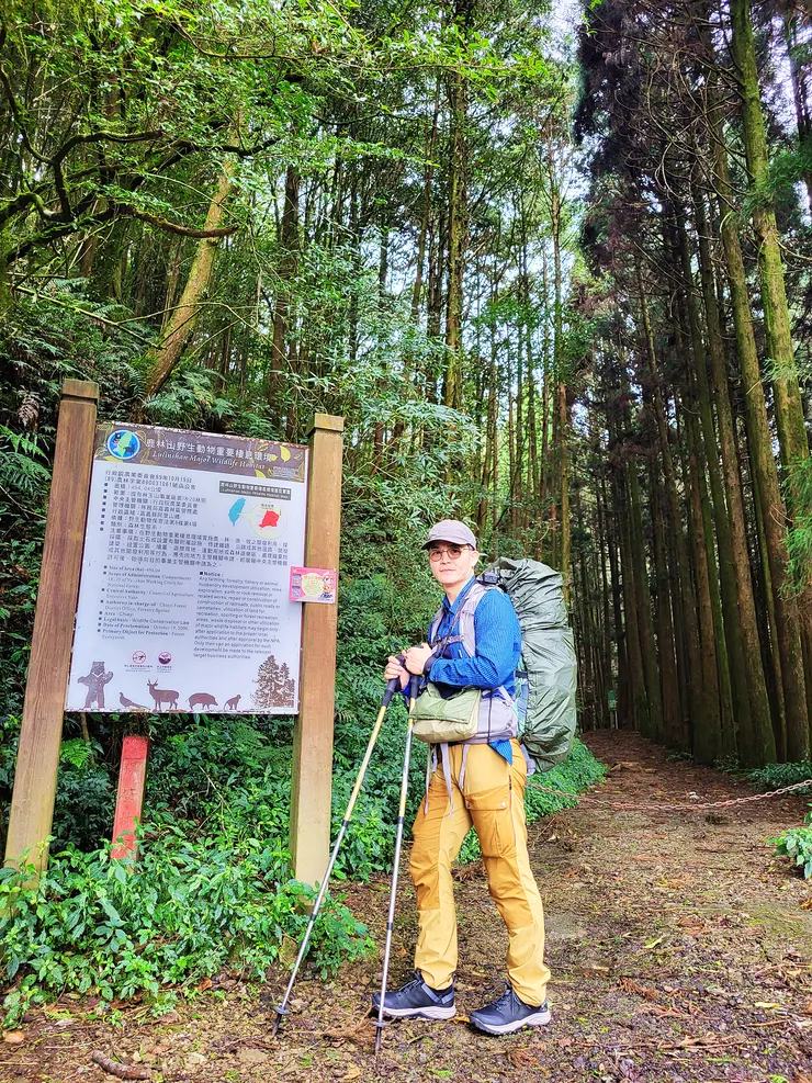 登山口在台18線98.75處（有大片地可停車，附近不遠處也有停車場）
