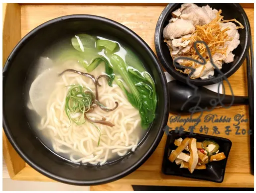 白湯豚肉麵