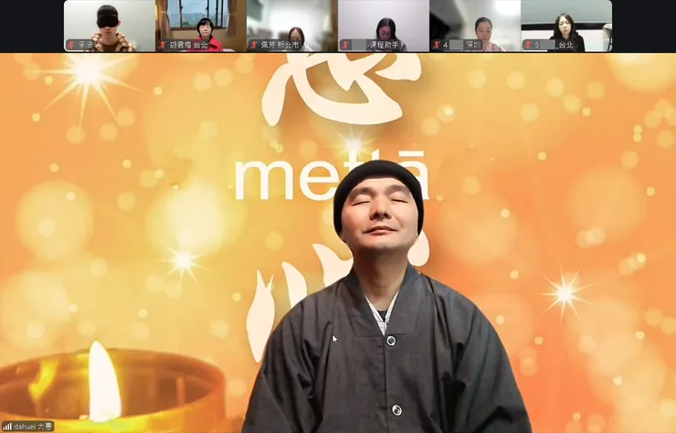 我戴著眼罩沉浸在大惠老師的引導語中XD