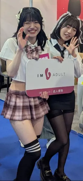 輝星きら（左）