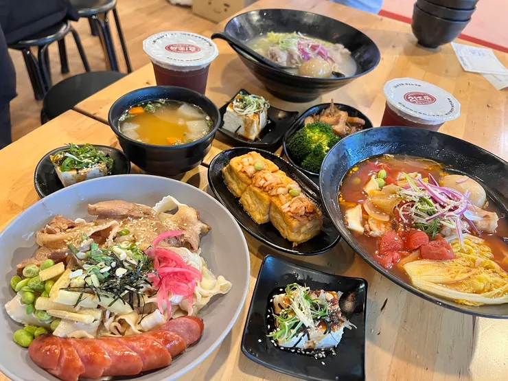 一桌的美味佳餚😻