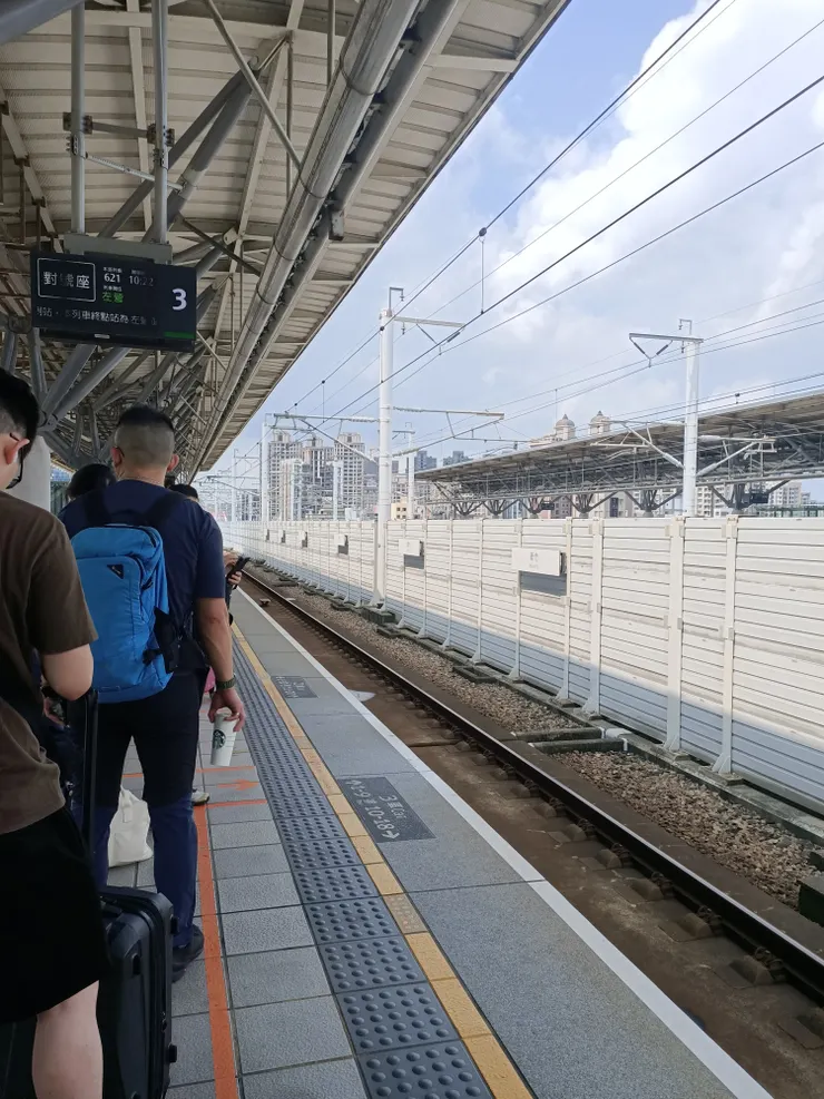 等車來...
