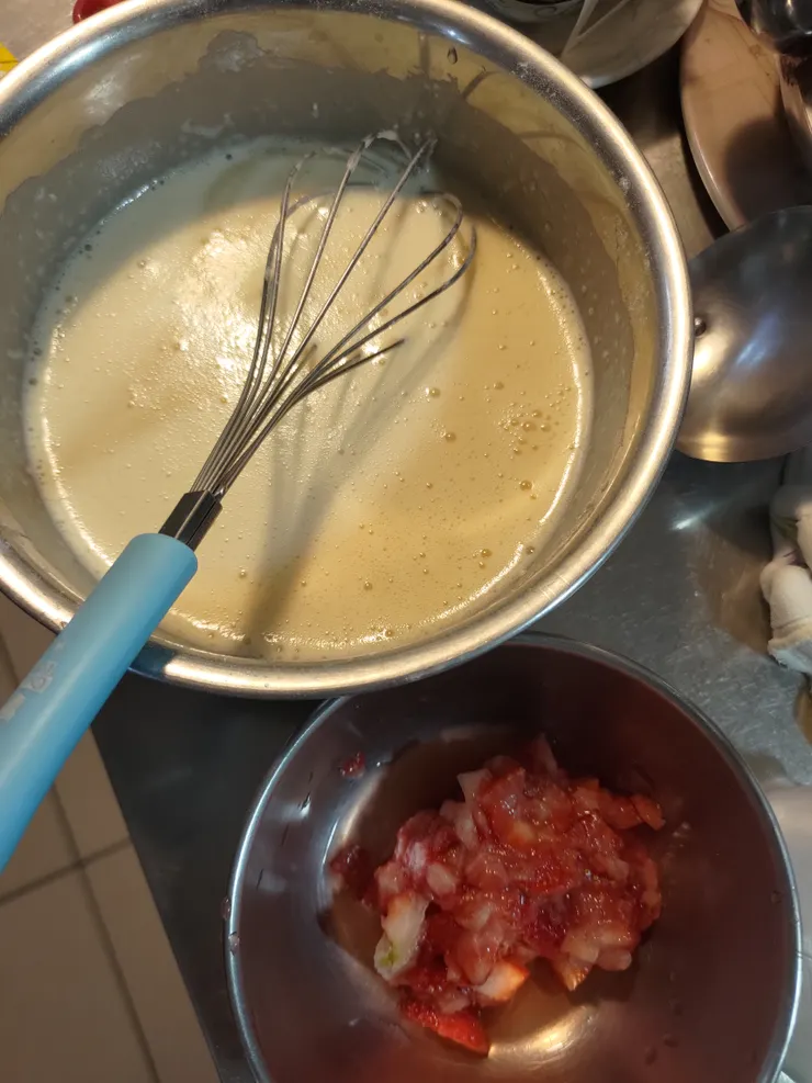 準備麵糊+草莓粒泥