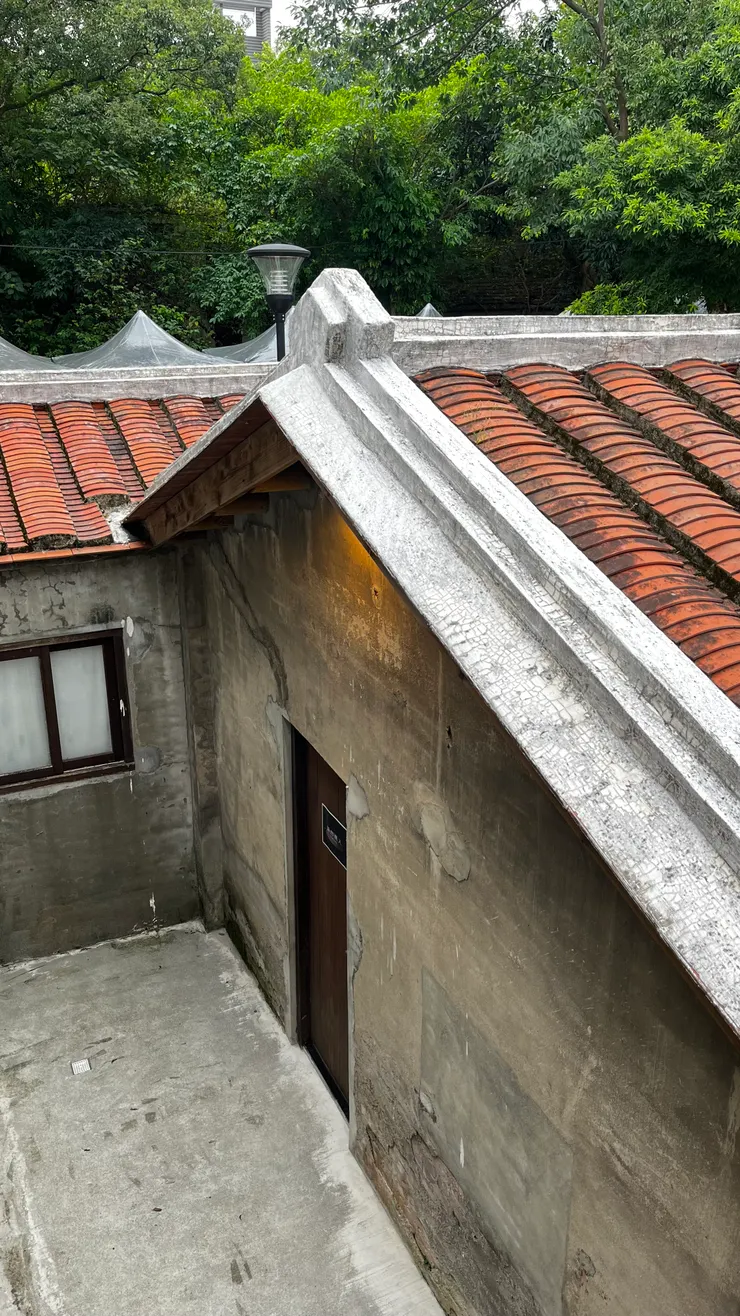 美式眷舍四周是閩、客混居的聚落