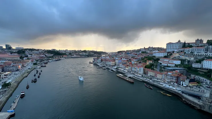 4/25日查理一世大橋冷風夾驟雨