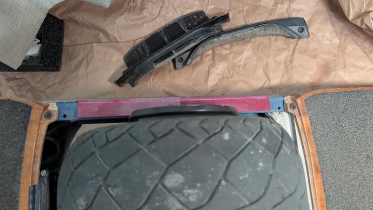 簡單拆下原廠的fender