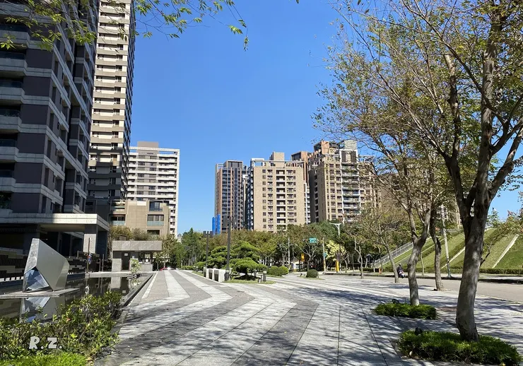 今日臺灣的市容清潔美麗,與半世紀前比較,有長足進步。