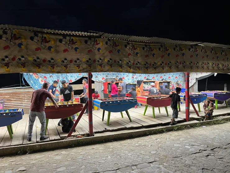 手足球與電玩機台們