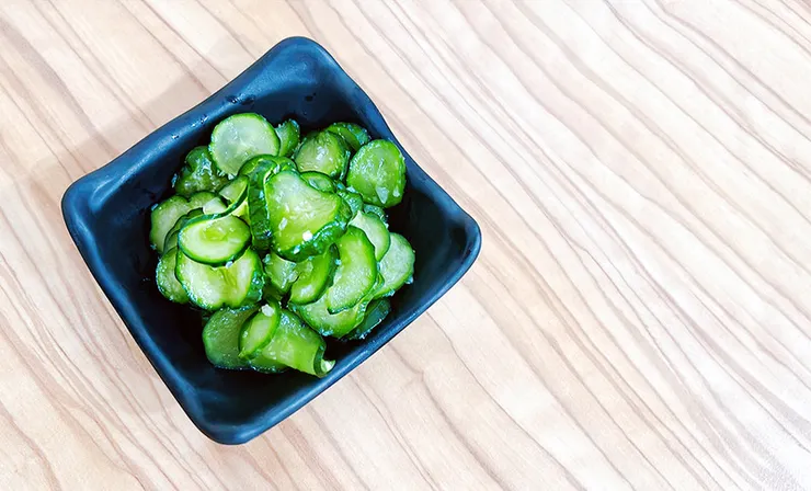 翠綠的香蒜小黃瓜切塊，小白拉麵清爽解膩必點小菜，捷運葫洲站周邊美食。