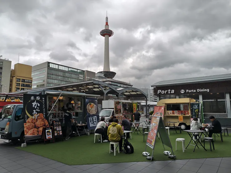 京都車站前的臨時市集