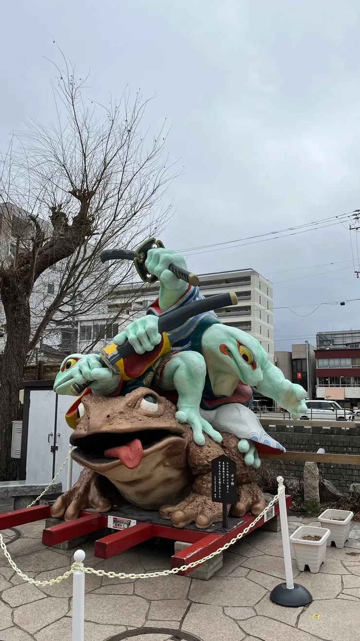 不是很讓人親近的像，但又有種可愛感。