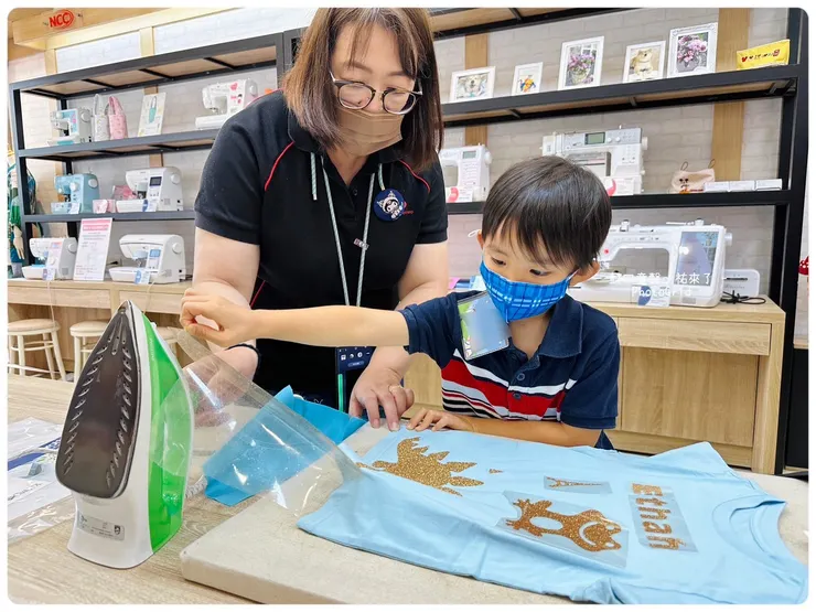 製作燙貼T-Shirt使用熨斗〔2023夏令營 喜佳生活館〕