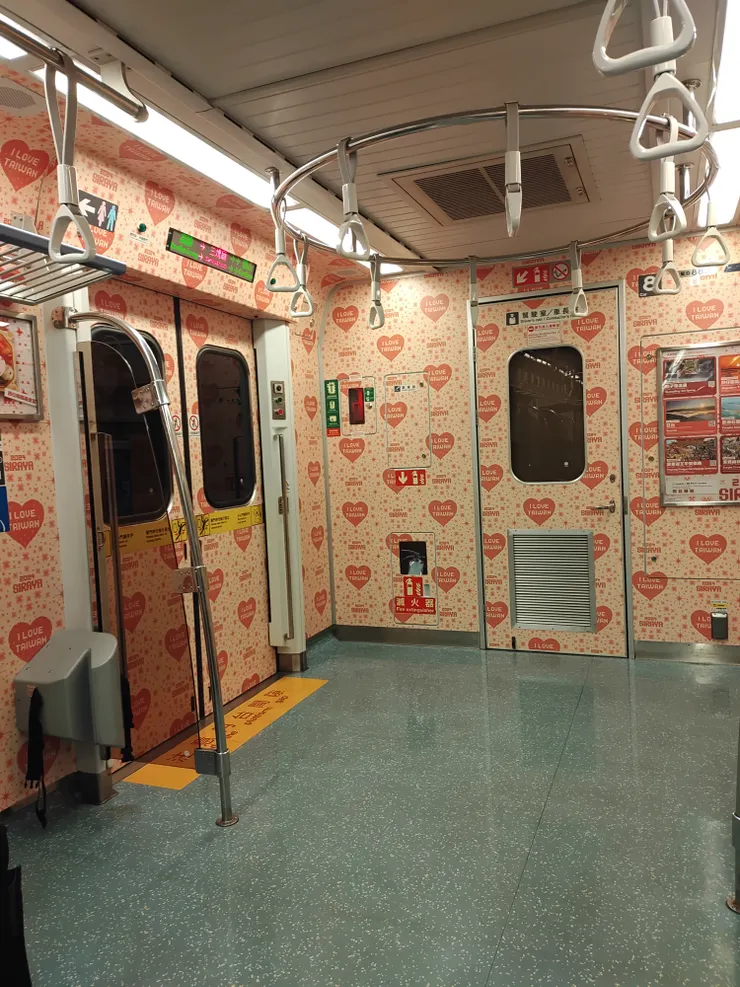 彩繪區間車廂內