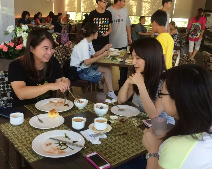 我看你要吃到什麼時候才出發