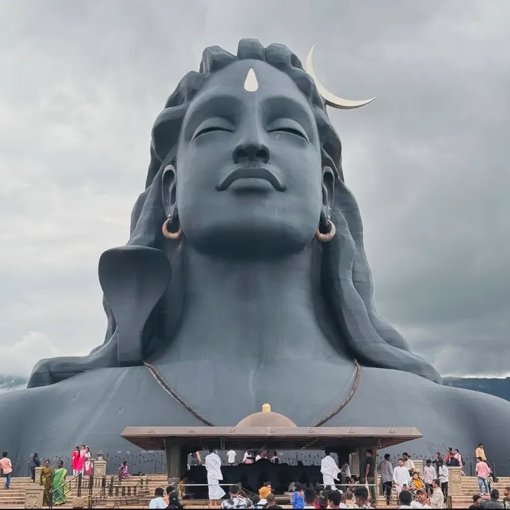 第一位瑜伽師 Adiyogi的半身雕像