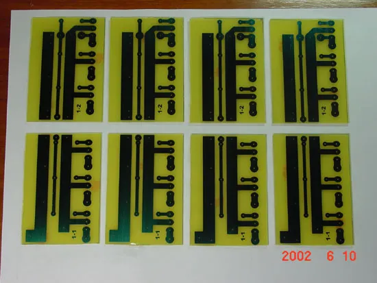 蝕刻完成的輸出與偏流晶體安裝用電路板，共計 8 片