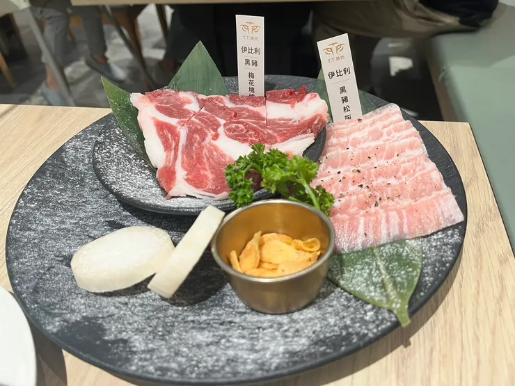 豬肉盤(梅花豬、松阪豬)