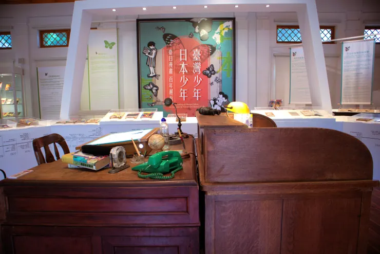 入口意象「對坐之間，邂逅百年的漫畫光影」，訴說手塚治虫與蔡焜霖生平