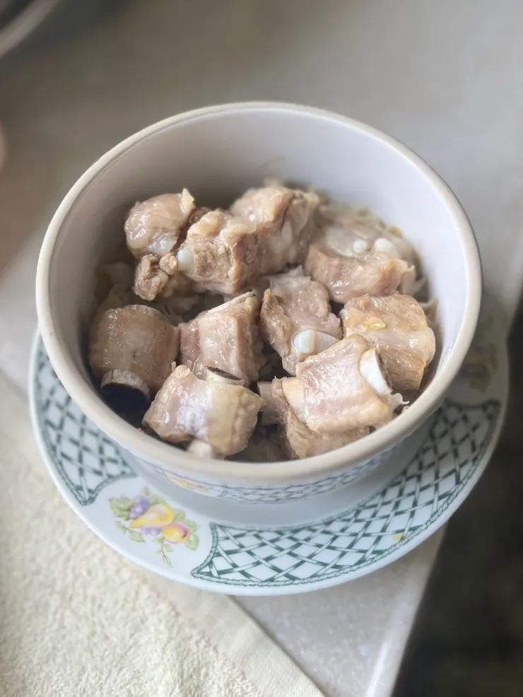 水梨 銀耳 蒸排骨