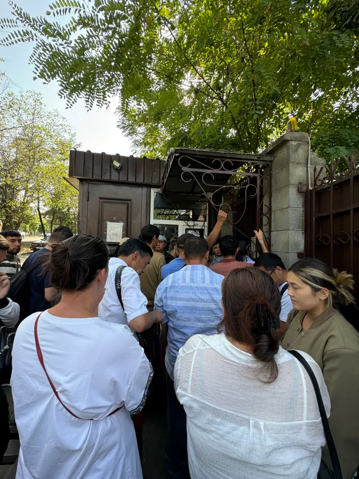 人潮的冰山一角