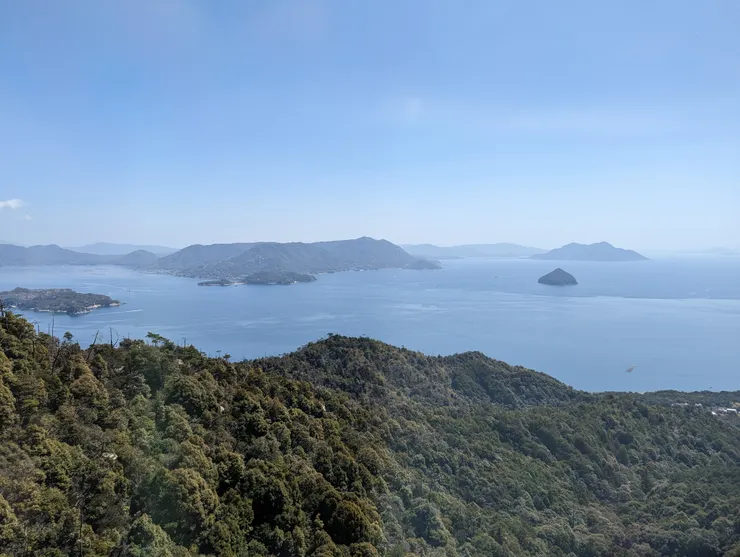 印入眼簾的是美麗的瀨戶內海, 上次來的時候是陰天, 根本沒看到
