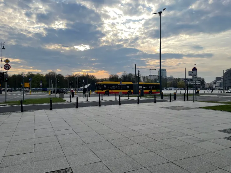 今天的街道，長得像昨天的夢。