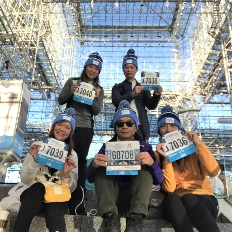 大家都領到號碼牌囉！