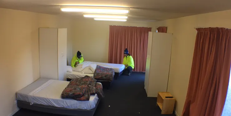 分享一下我們打掃的房間，是不是可以感受到簡約到有夠輕鬆XD，還有另一個人在掃廁所