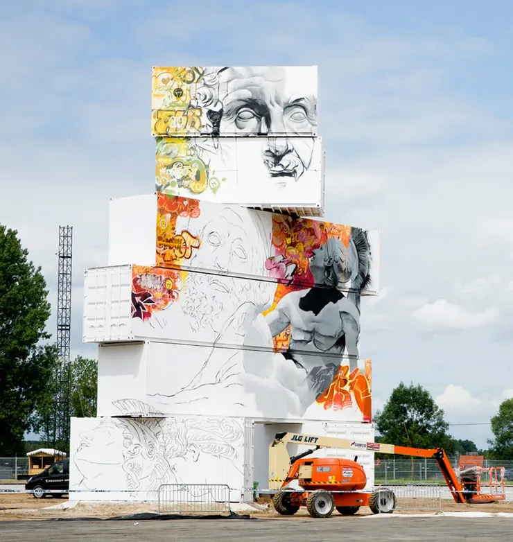 藝術家阿納・奎茲（Arne Quinze）邀請PichiAvo為比利時的北西牆藝術節創作他們的第一幅巨型畫作，作品由七個貨櫃堆疊而成。該貨櫃為臨時搭建，現已不存在。