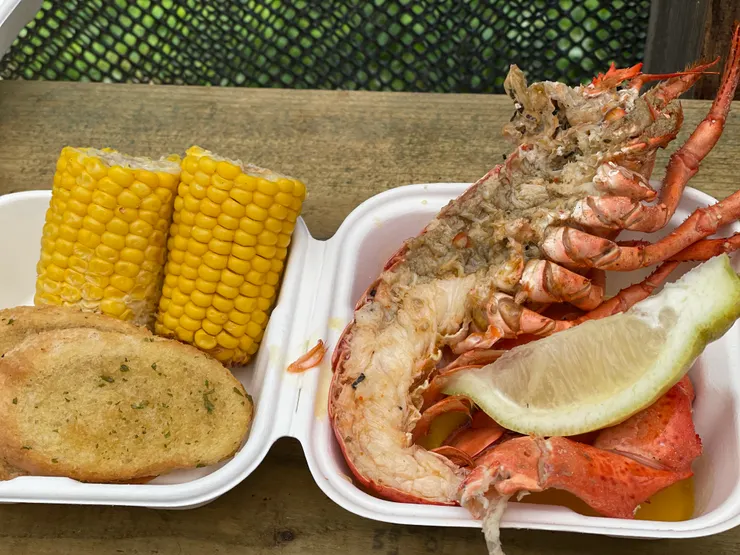 半隻龍蝦附上玉米麵包£17.5
