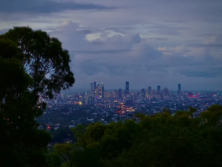 澳洲布里斯本日落後、天色完全暗下來以前的夜景,是我自己拍攝的