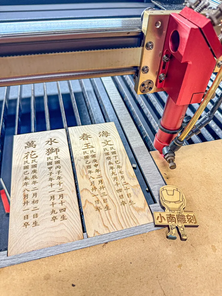 龍益行｜台南佛具店・金紙店・宗教百貨・神主牌雕刻・拜拜用品  專精 神主牌雕刻與祖先牌位製作，提供佛具、金紙、神桌、拜拜用品等完整祭祀用品。 服務包含：擇日安神位、安祖先、神桌安裝，並支援 外縣市宅配，讓您安心完成祭祀。  📞 電話：06-2569113 📱 LINE：led1984 📍 地址：台南市安南區北安路二段612號 👉 Google 地圖導航  延伸閱讀 ➜ 龍益行在方格子文章專區