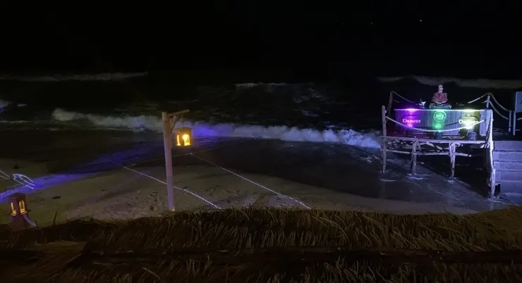 動次、動次搭配著海浪聲