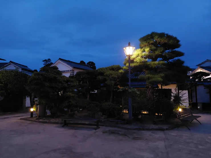 夜晚-倉敷物語館 庭院