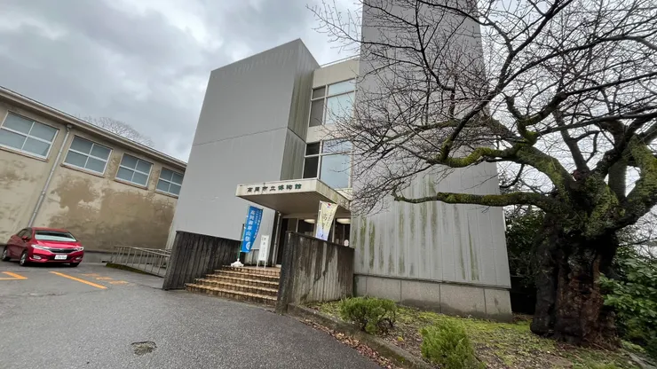 外觀看起來也有點年紀了。