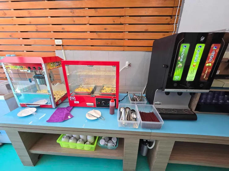 飲料機、爆米花、炸物(薯條雞塊)