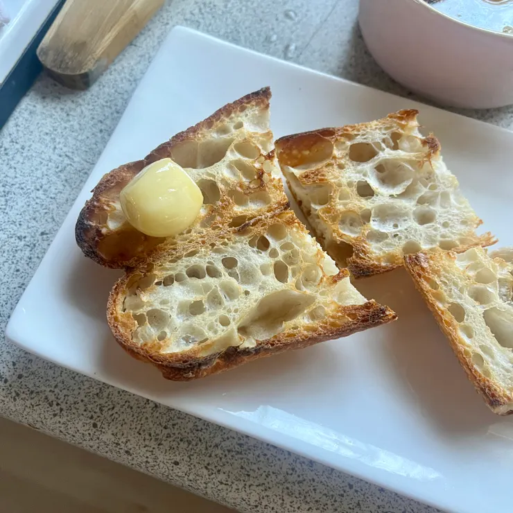 煎或烤個法國麵包,抹上去淋點油就超棒的!