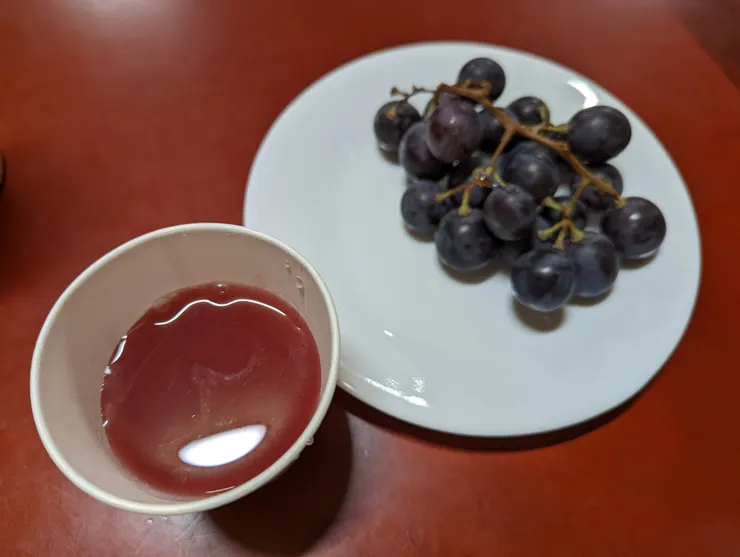 很酸的五味子飲 & 很甜的寧越葡萄