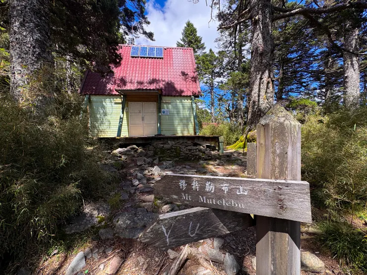 蒼鬱森林裡的童話小屋果然名不虛傳，周遭環境靜謚很適合睡一晚啊～