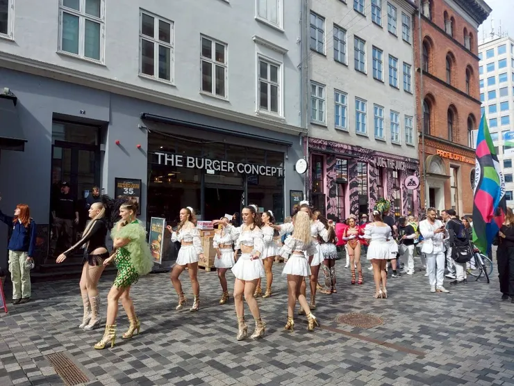 嘉年華會般熱鬧