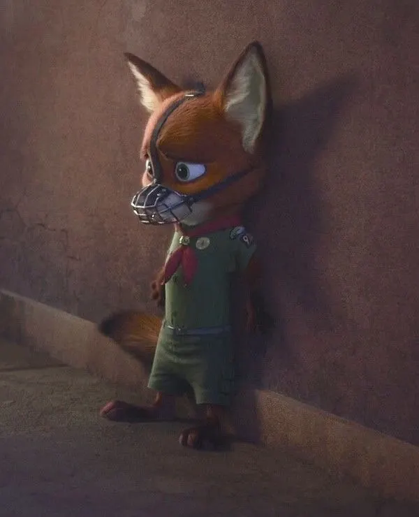 小尼克被童子軍同學套上嘴套