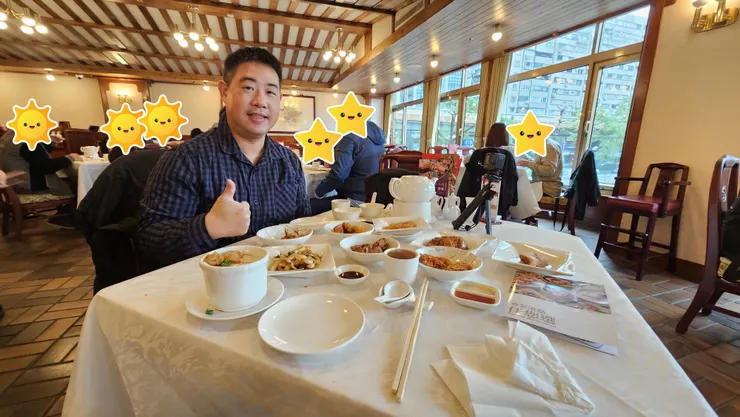 我在台北福華大飯店二樓的珍珠坊享用港點吃點飽!平日中午一個人1250元!