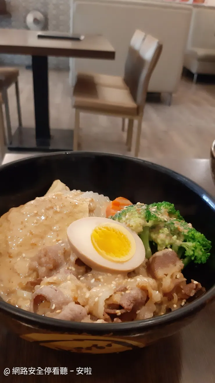 冷胡麻牛肉烏龍麵+豆皮$220