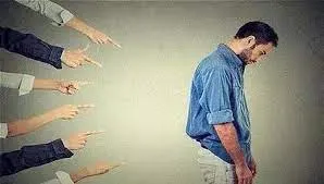 就算背後沒有眼睛，我也感覺得到。