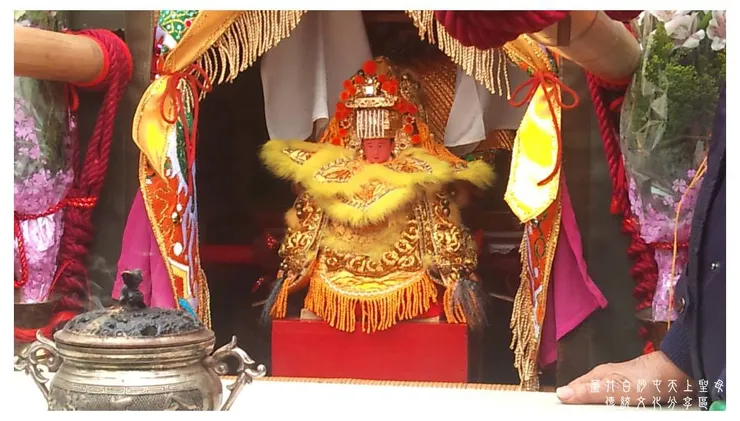 白沙屯媽祖和山邊媽祖共乘一頂鑾轎往北港進香