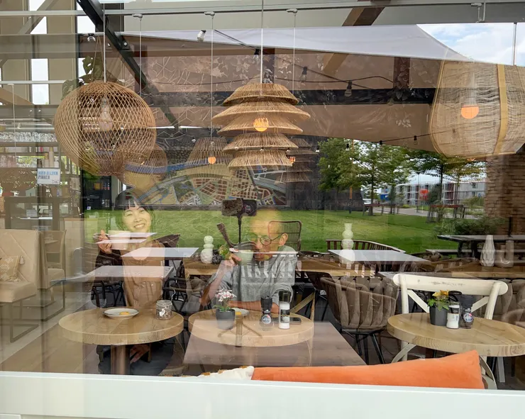 等電影來喝咖啡