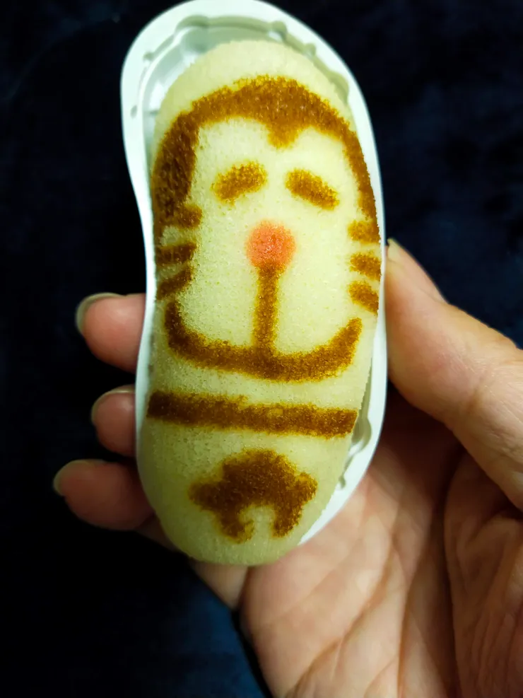 隔天我在機場買了哆拉A夢聯名款