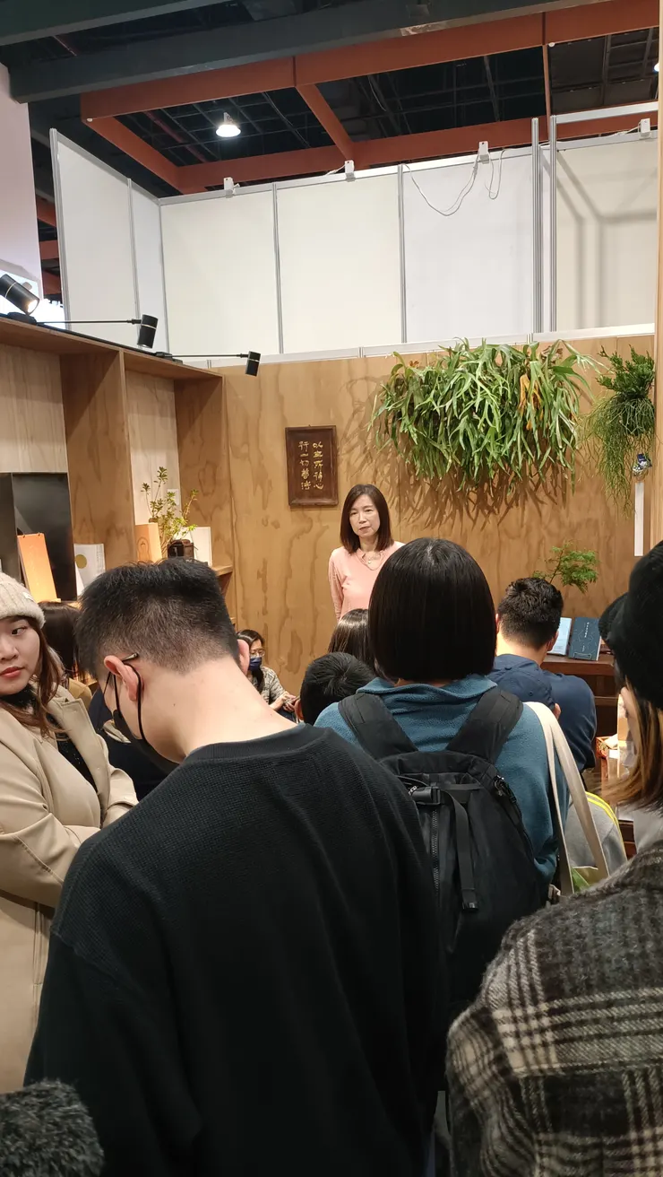 李惠貞在維摩舍攤位