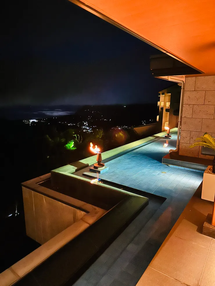 晚上點起煙火的走廊